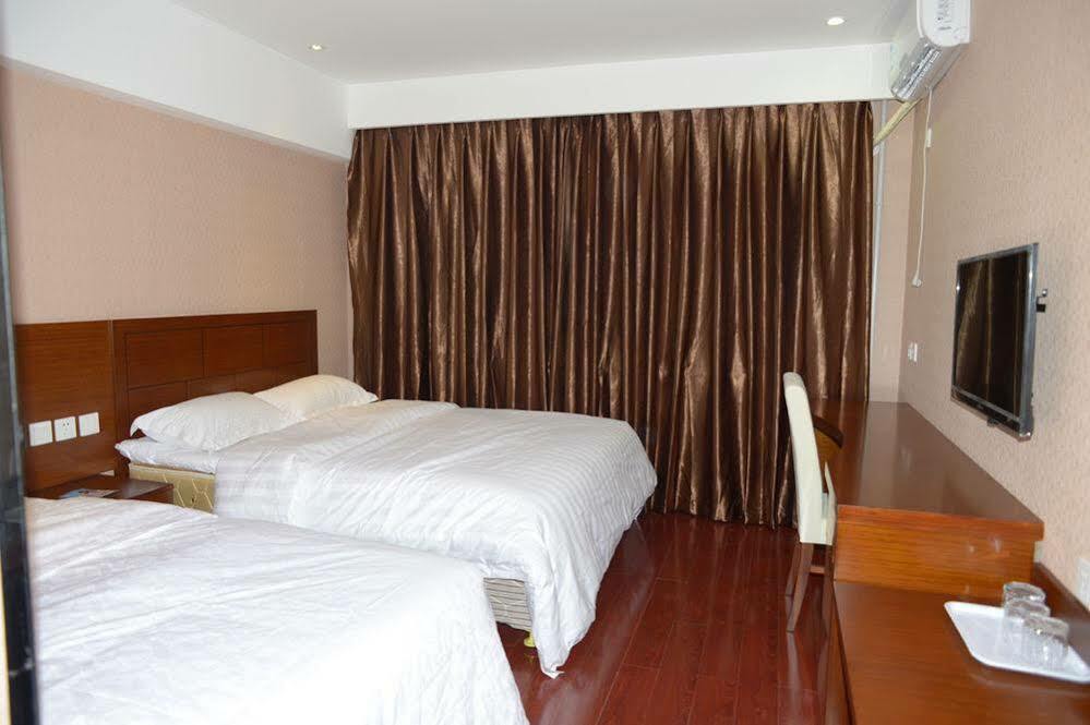 East Sacred Hotel-near Tiananmen Square,the Forbidden City,wangfujing Street-newly Renovated Hotel
