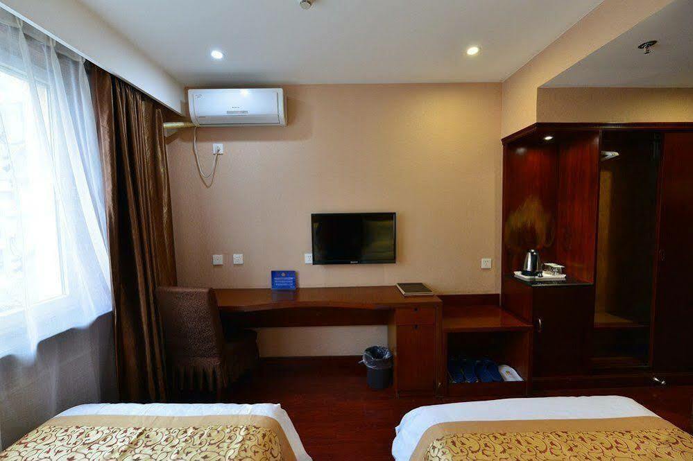 East Sacred Hotel-near Tiananmen Square,the Forbidden City,wangfujing Street-newly Renovated